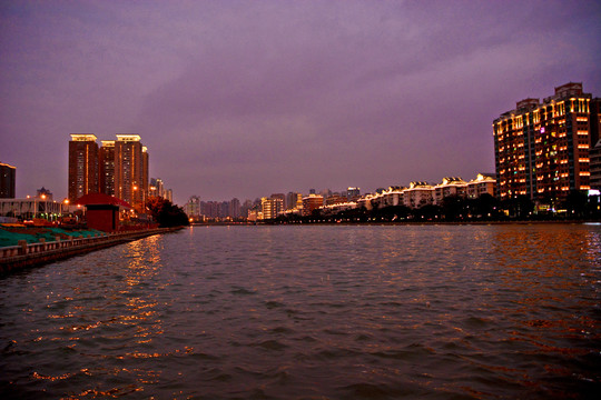 厦门城市河畔夜景