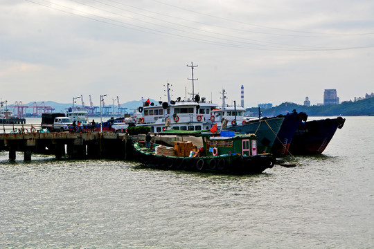 海滨渔船码头