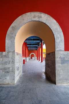 中国北京故宫建筑走廊半圆门洞