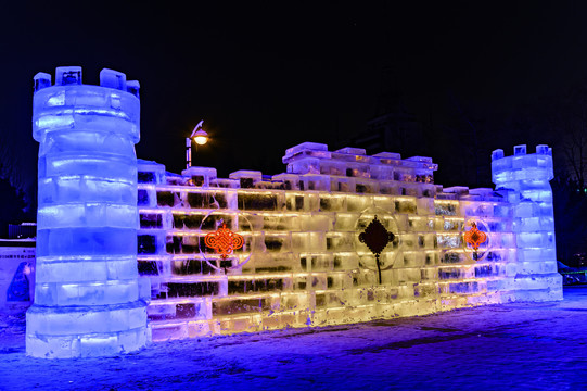 中国长春公园大型冰雪灯光展景观