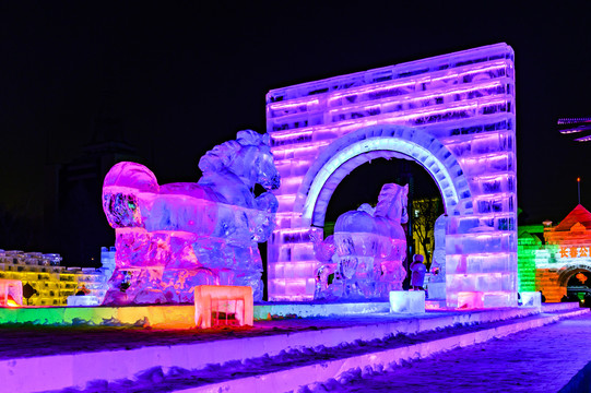 中国长春公园大型冰雪灯光展景观