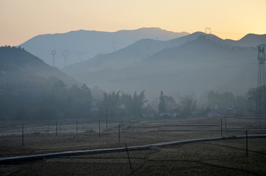 山区农村早晨