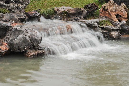 瀑布流水