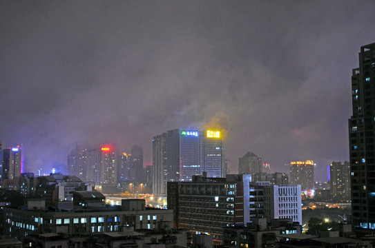 雨天城市