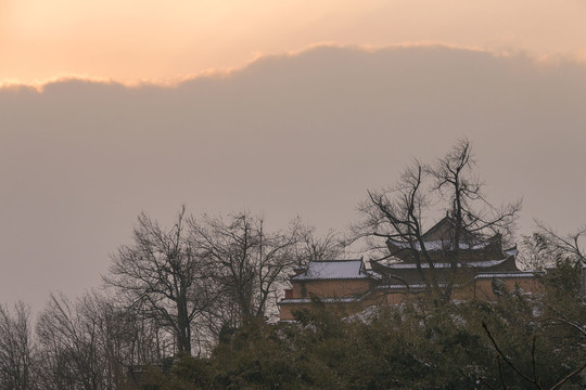 鸡公山灵化寺一角