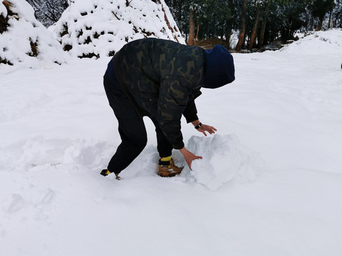 雪中人