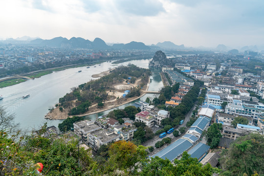 一座在森林中的城市