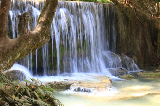 老挝光西热带雨林瀑布东南亚