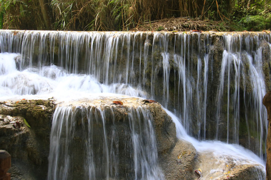 老挝光西热带雨林瀑布