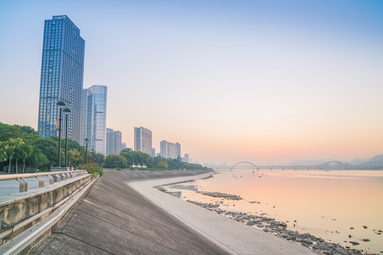 浙江杭州城市建筑和钱塘江风光