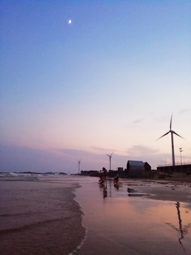 海滩晚霞电力风车