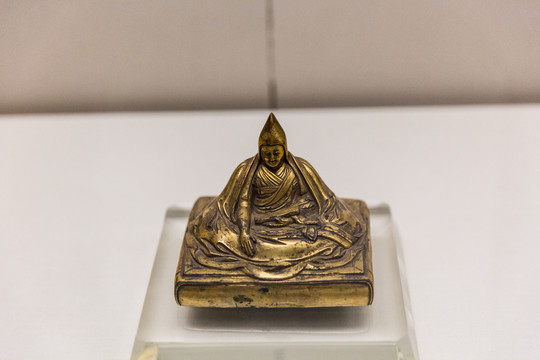铜鎏金达赖五世坐像