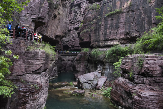 北方的丹霞地貌景区红石峡