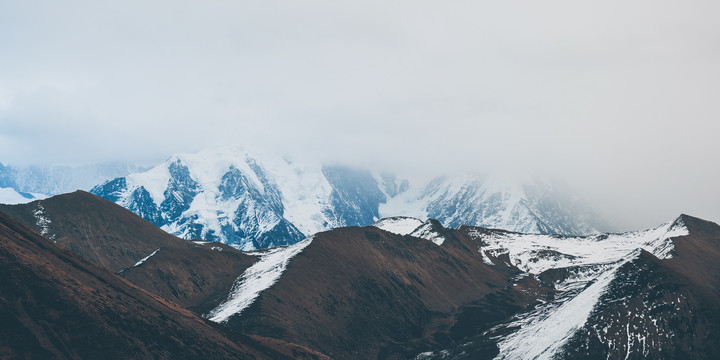 贡嘎雪山