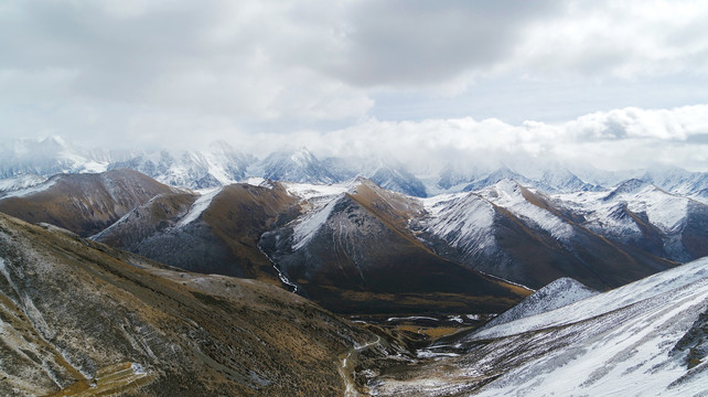 贡嘎雪山