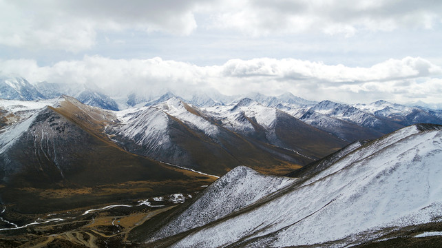 贡嘎雪山