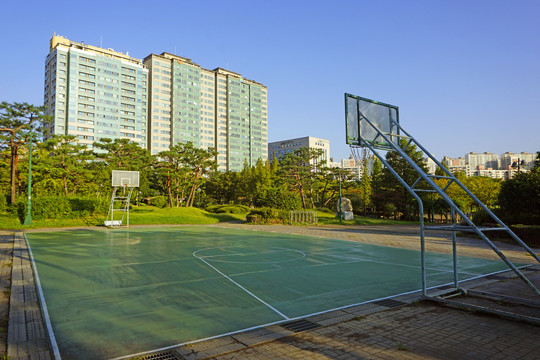 韩国水原孝园公园露天篮球场