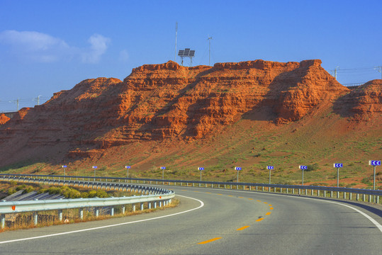 丹霞地貌公路