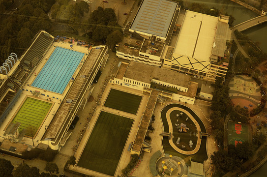 城市公共设施游泳池俯拍