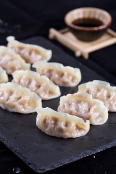 煎饺炸饺子锅贴