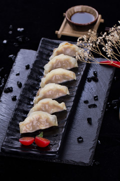 煎饺炸饺子锅贴