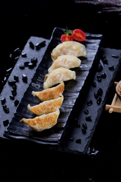 煎饺炸饺子锅贴