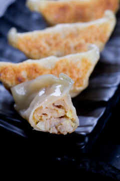 煎饺炸饺子锅贴