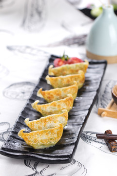 煎饺炸饺子锅贴