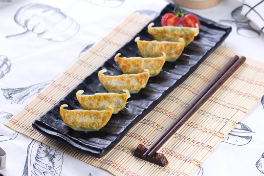 煎饺炸饺子锅贴