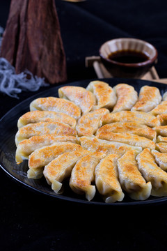 煎饺炸饺子锅贴