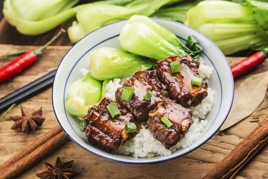 红烧排骨饭