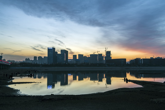 西安灞河晚霞天空