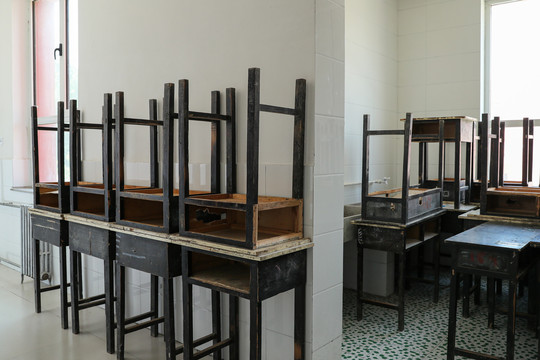 学校课桌