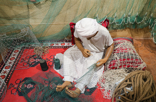 阿拉伯渔民织网蜡像