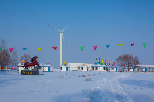 冬季雪地里的蒙古包