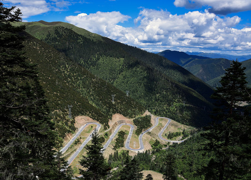 剪子弯山天路十八弯