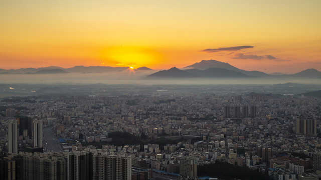 小城日出