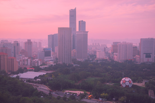 大连暮色都市高楼风光