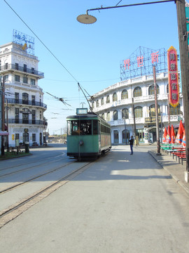 上海影视城古建筑老上海电车