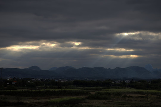 天与地