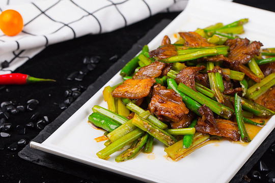 芹菜炒肉