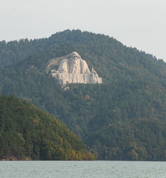 武当山太极湖老子坐像