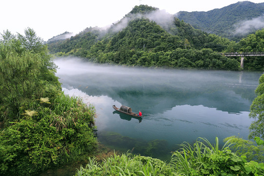 轻舟已过万重山