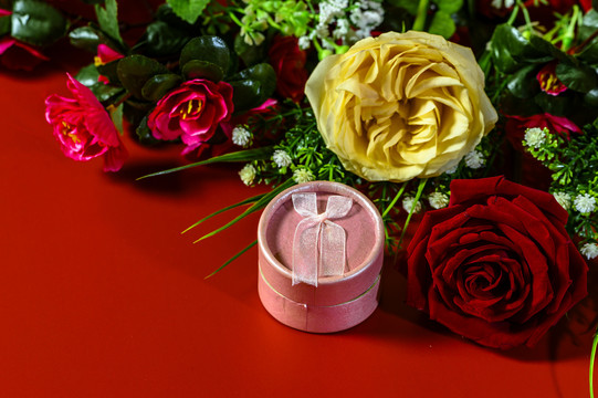 玫瑰花和礼品盒