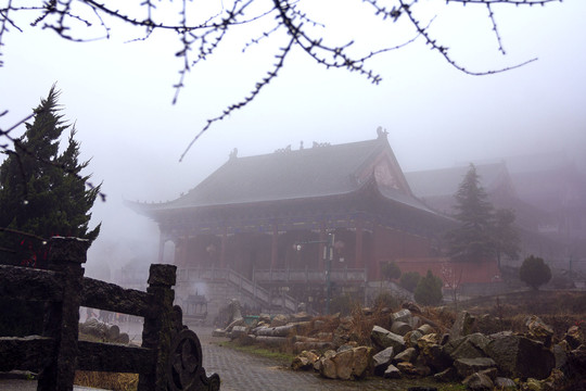 南岳衡山云雾中