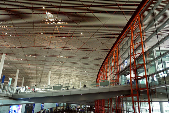 北京首都机场航站楼室内人行天桥
