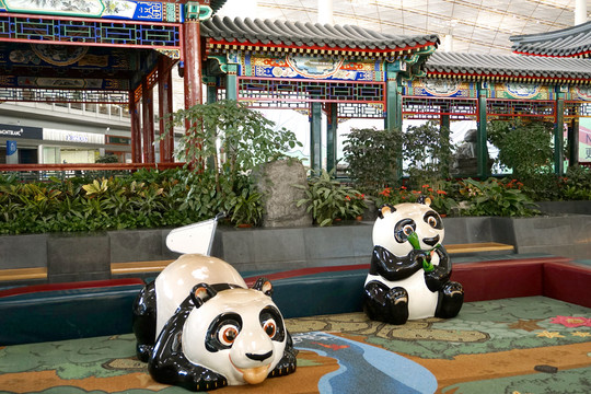 北京机场儿童区大熊猫装饰