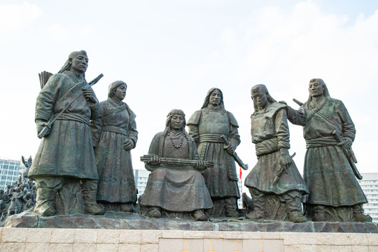 鄂尔多斯城市府广场雕塑