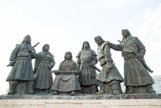 鄂尔多斯城市府广场雕塑
