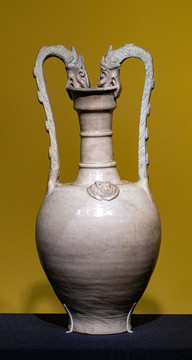 唐代白瓷双龙柄瓷壶